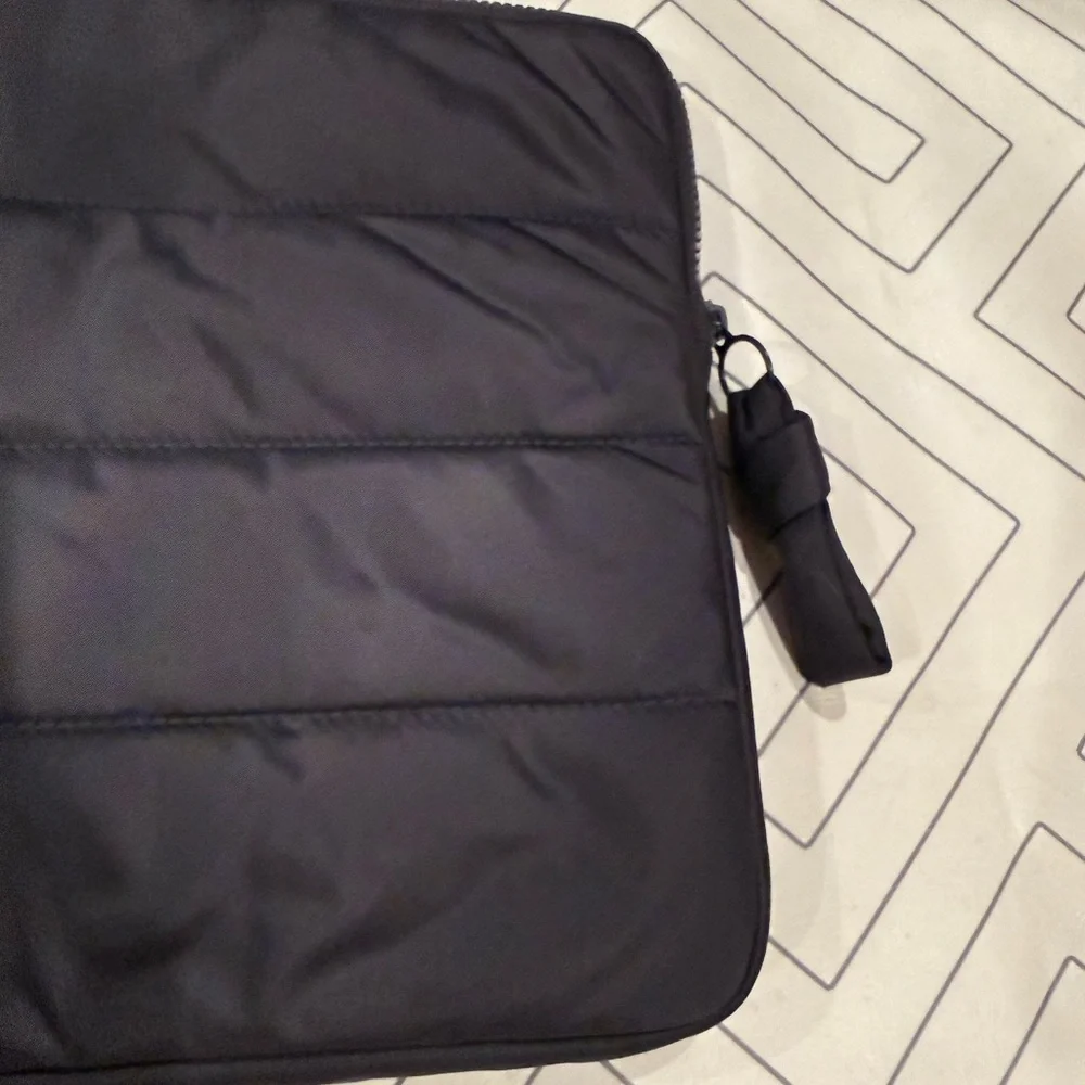 Madewell Charcoal Puffer Laptop Case